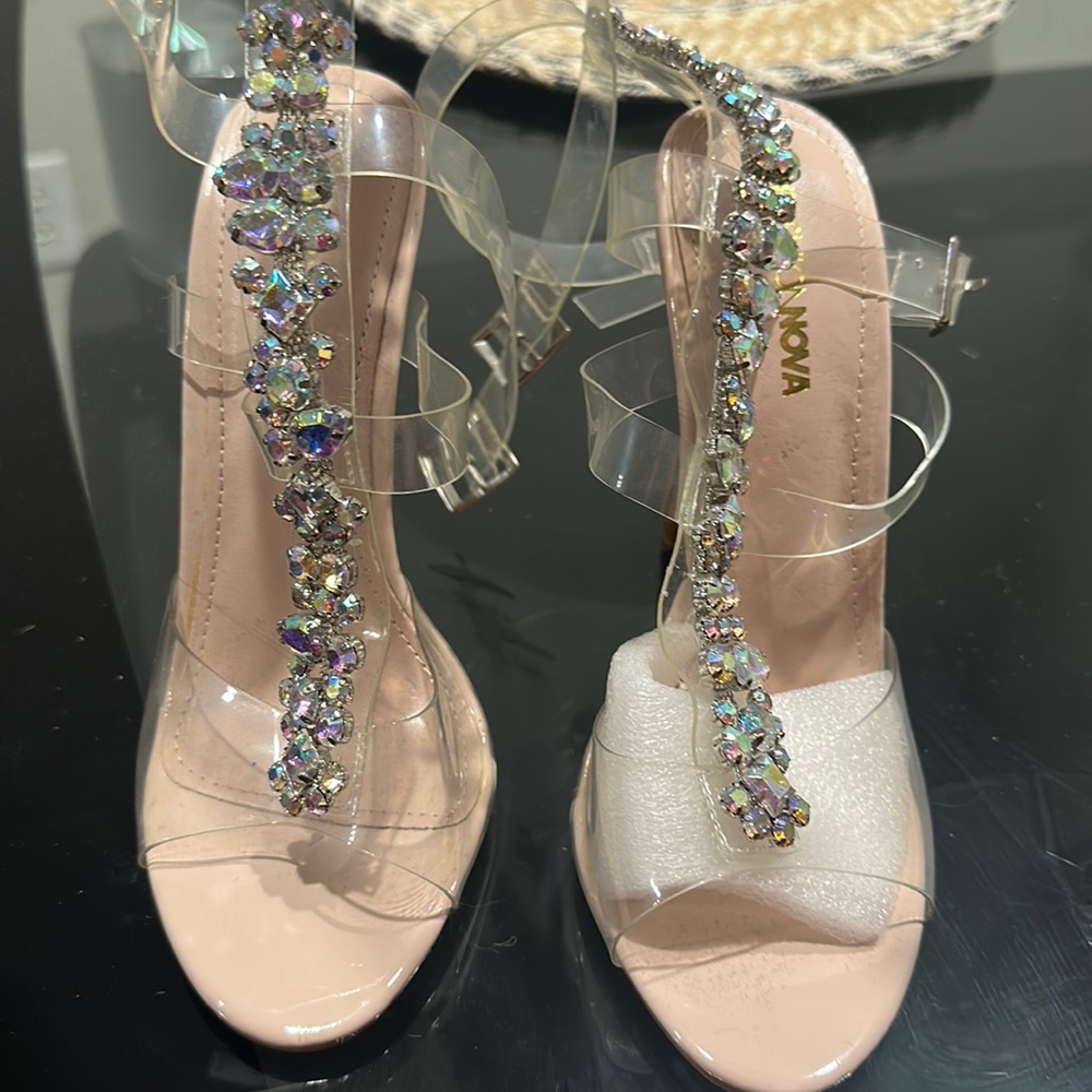 Fashion nova size 6 heels new